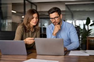 Hubspot crm vs Salesforce : quel logiciel choisir pour votre entreprise